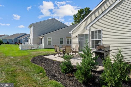 611 Cascade Dr, Mount Laurel NJ 08054-4928 exterior