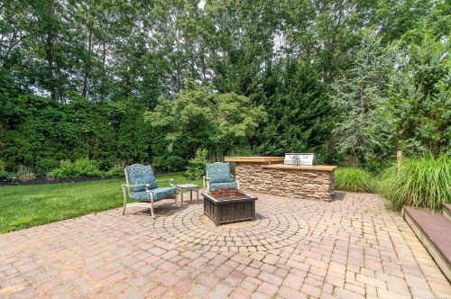 182 Miller Place Rd, Miller Place NY  11764-2804 exterior