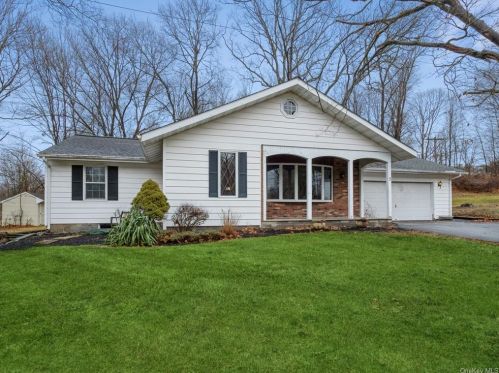 5 Rothkrantz Dr, Hyde Park, NY 12538-1814