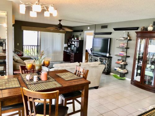 405 Brackenwood Ln, West Palm Beach, FL 33418-9043