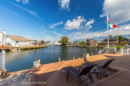 98 Jib Ln, Bricktown NJ  08723-6747 exterior