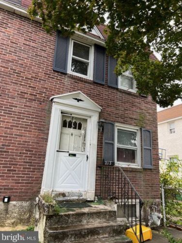 213 Derwood Dr, Woodlyn, PA 19094-1915