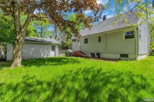 407 Berkshire Rd, Ridgewood NJ 07450-5533 exterior