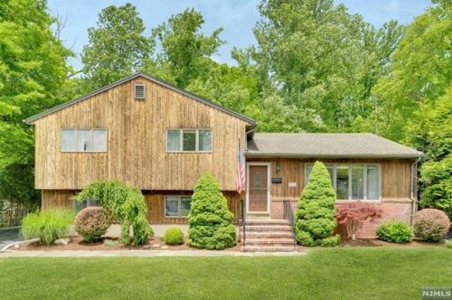 101 Ehret Ave, Harrington Park, NJ 07640-1242