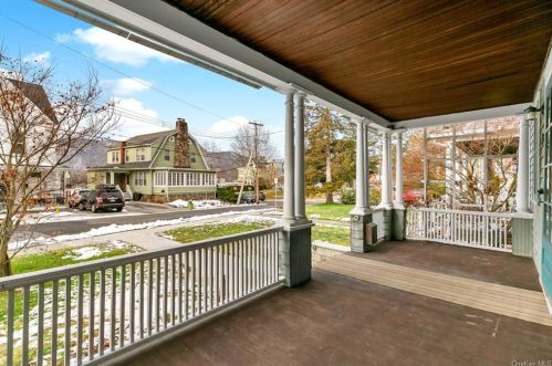 18 Orchard St, Nelsonville, NY 10516-1904