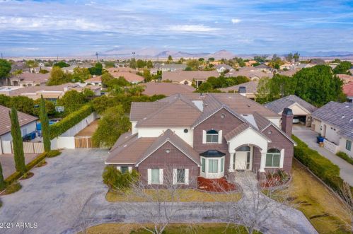 2458 Melrose St, Mesa, AZ 85213-1560