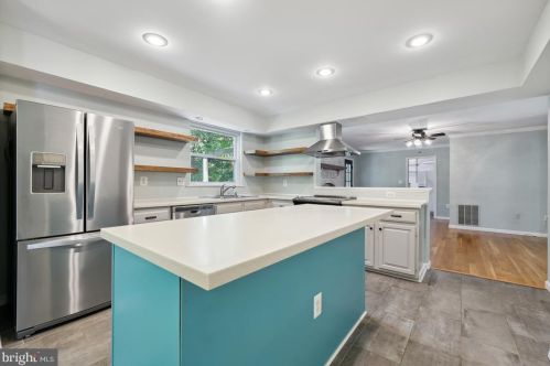 11831 Parliament Dr, Woodbridge VA  22192-1006 exterior