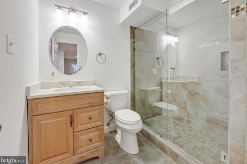1314 Red Hawk Cir, Herndon, VA 20194-1040