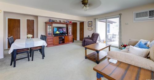820 Catskill Ave, North Lindenhurst, NY 11757-1948