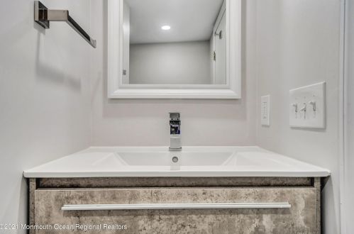 226 Davis Ave, Lacey NJ  08731-3519 exterior