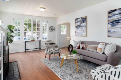 1451 Havenscourt Blvd, Oakland CA  94621-3627 exterior