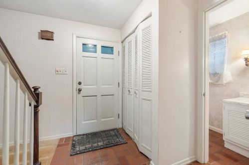122 Skylark Dr, Glenshaw, PA 15116-1251