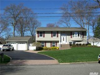 162 Woodbury Rd, Hauppauge, NY 11788-4753