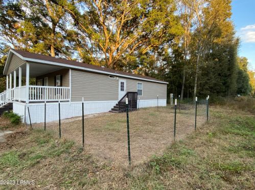 2 Marshall Ln, Beaufort SC  29907-2296 exterior