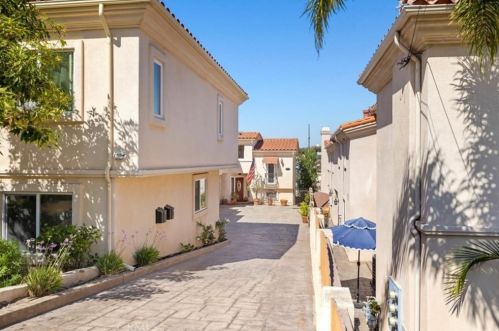 1915 Harriman Ln, Redondo Beach, CA 90278-4225