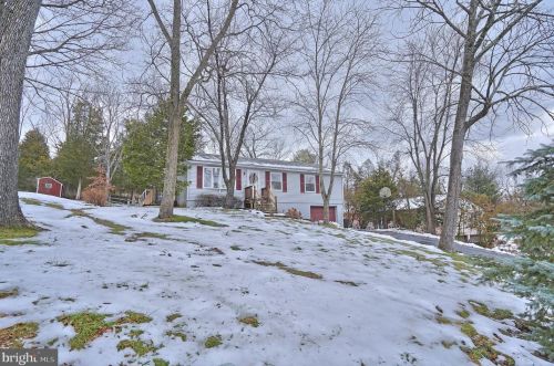 1637 Valley Rd, Pottstown, PA 19464-2443