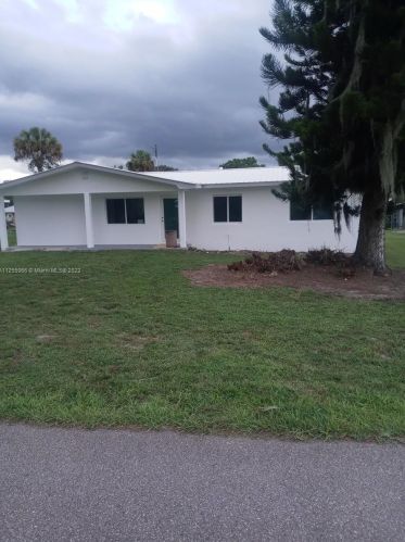 171 Avenue M, Moore Haven, FL 33471-2106