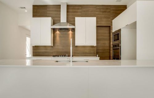 5801 Bryan Pkwy, Dallas TX  75206-8111 exterior