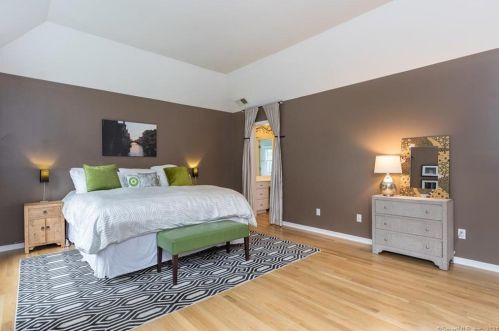 18 Betmarlea Rd, Norwalk CT  06850-2702 exterior