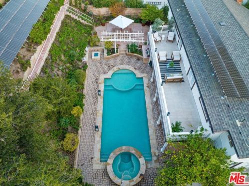 27041 Esward Dr, Calabasas CA  91301-2322 exterior