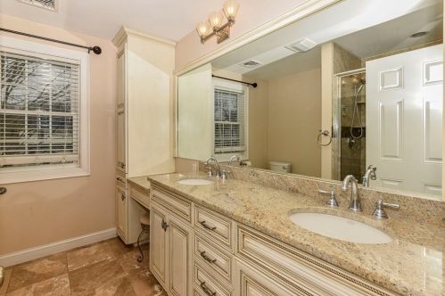 51 Hastings Rd, Dedham MA 02026-5407 exterior