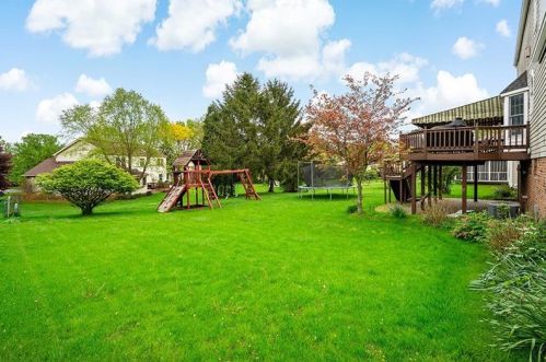 1049 Lakemont Dr, Bridgeville PA  15017-1264 exterior