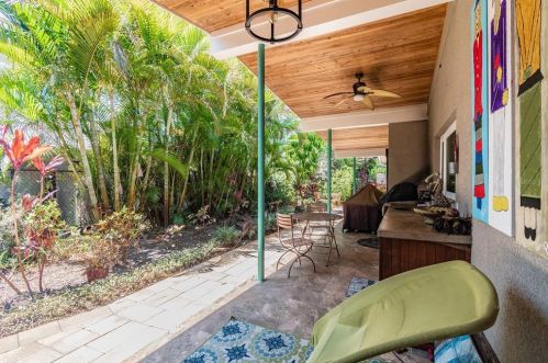 5148 31st Ave, Saint Petersburg FL  33707-5600 exterior