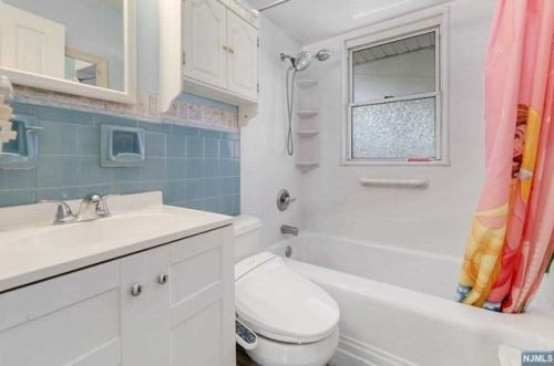109 Hiawatha Blvd, Oakland NJ  07436-2905 exterior