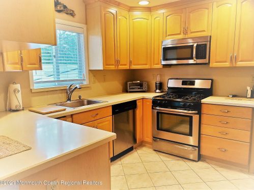 22 Crane Pkwy, Cranford NJ  07016-3459 exterior