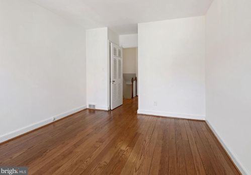 1030 31st St, Washington DC  20007-4405 exterior