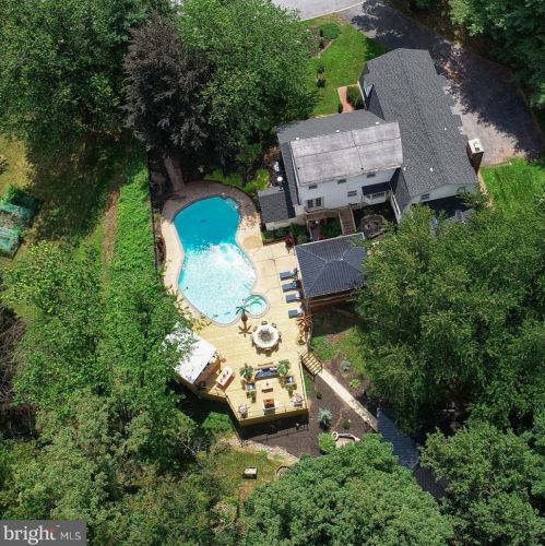 357 Laurie Ave, Hummelstown, PA 17036-9720