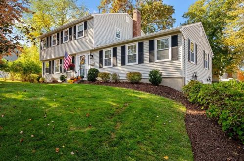 8 Wagon Wheel Ln, Lincoln, RI 02865-3411