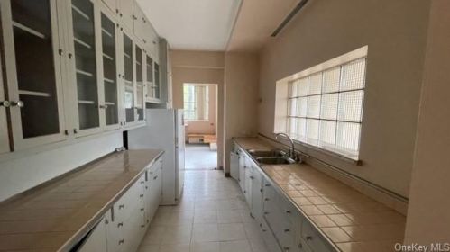 39 Penny Ln, Scarsdale NY  10583-3209 exterior