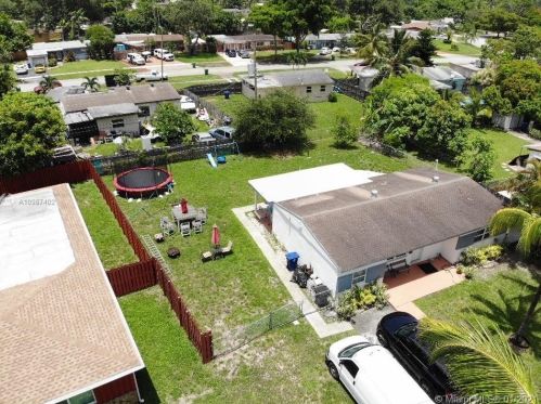 6525 26th Ct, Hollywood, FL 33023-3810