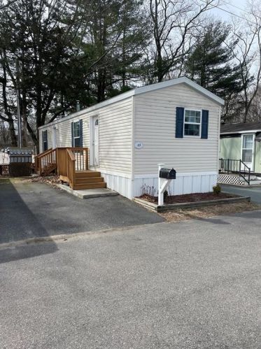 5 Krzak Rd, North Kingstown, RI 02852