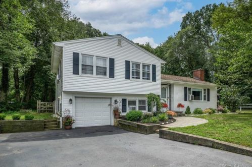 20 Old Black Point Rd, Niantic, CT 06357-2814