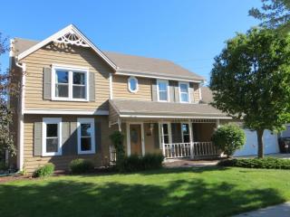 2124 Inverness Dr, Waukesha, WI 53186-1230