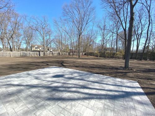 8 Jewel Dr, Holtsville NY  11742-1020 exterior