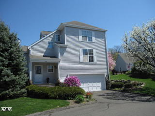 1221 Foxboro Dr, Norwalk, CT 06851-1152