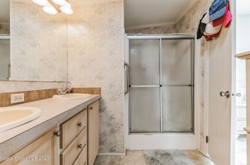 817 Oriole Cir, Sebastian FL  32976-7520 exterior