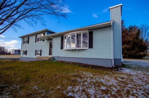 1 Mountain View Dr, Wantage NJ  07461-3032 exterior