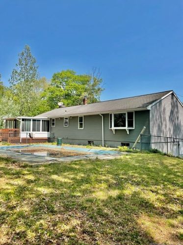 66 Bibeault St, Putnam, CT 06260-1144