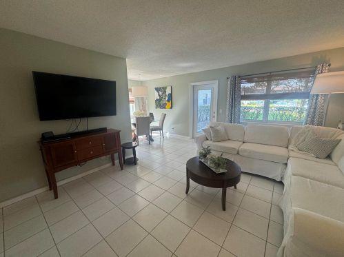 125 Dorchester F, West Palm Beach FL  33417-1442 exterior