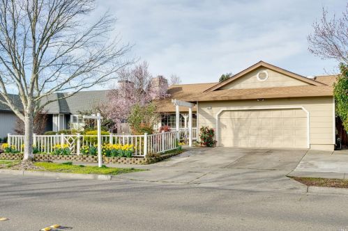 2011 Waltzer Rd, Santa Rosa, CA 95403-1827