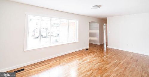 415 Liberty St, Charles Town WV  25414-1827 exterior