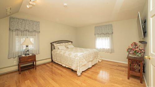 259 Nevada St, North Lindenhurst NY  11757-5204 exterior