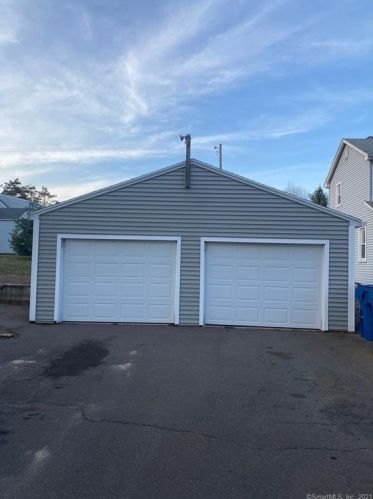 1 Hotchkiss St, Kensington CT  06037-2120 exterior