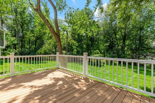 68 Frame Rd, Briarcliff NY  10510-2608 exterior