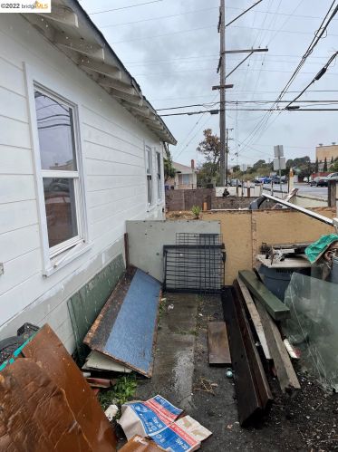876 7th St, Richmond, CA 94801-2219