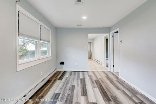 127 Cedar Ave, Middletown NJ  07748-5503 exterior